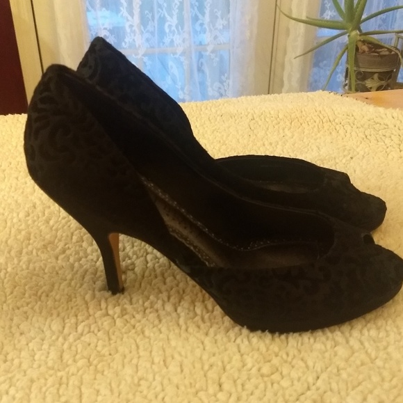 White House Black Market Shoes - White 🏠 Black Market velvet pump heels sz 6.5